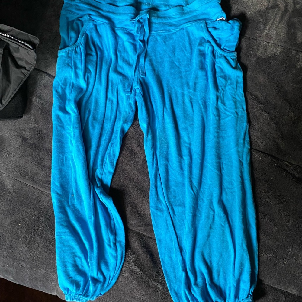 PINK Capri sweats, small